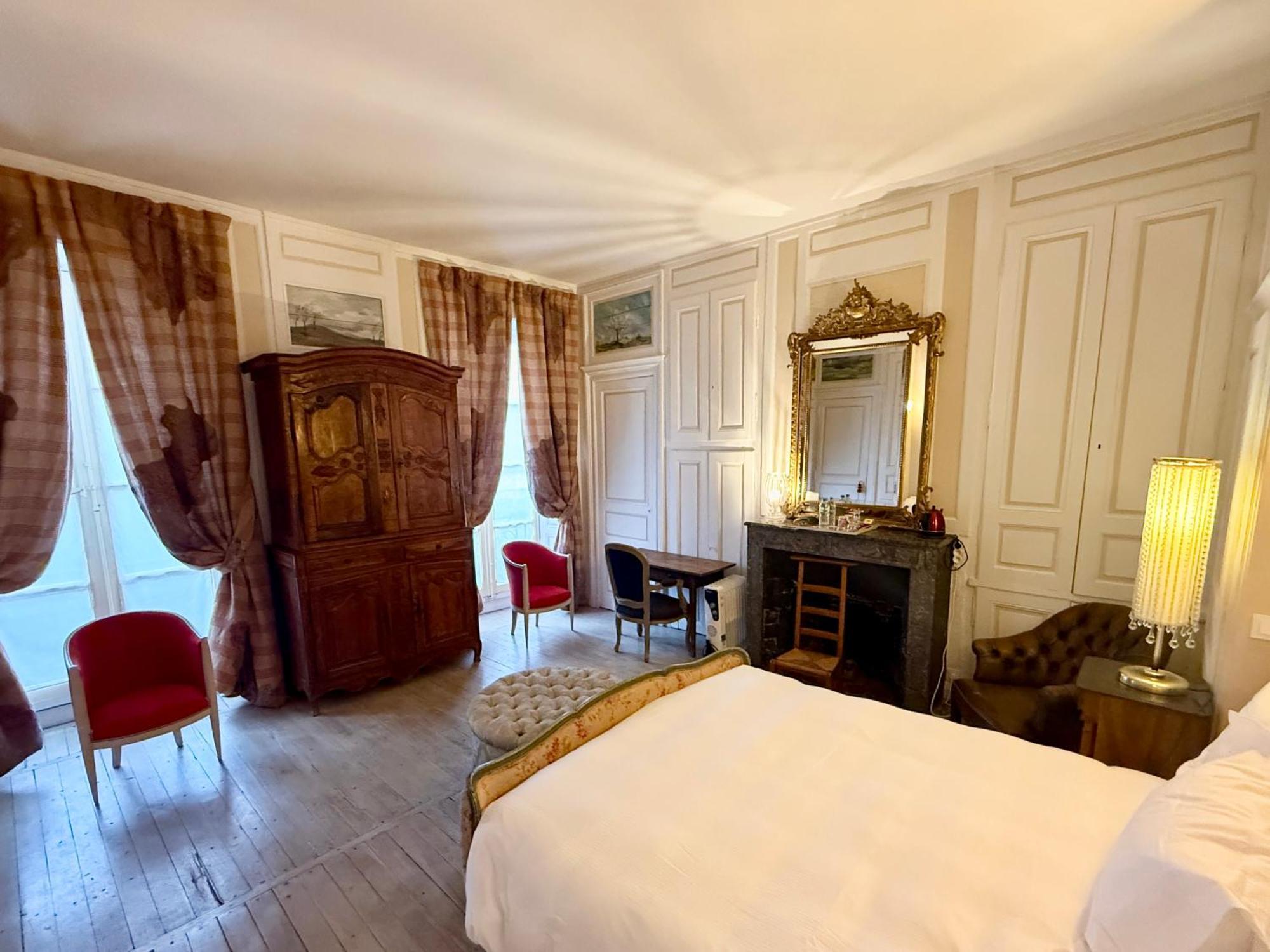 Demeure Des Vieux Bains Provins Exterior foto
